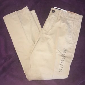 Men’s AE Relaxed Straight Khakis NWT!!!